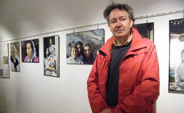 Jean Pierre Liegeois en una de sus exposiciones